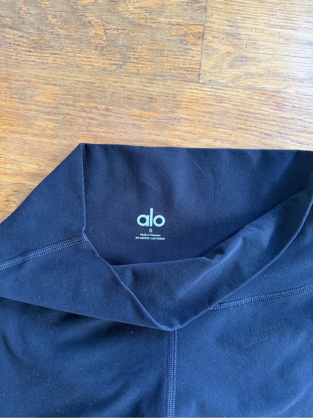 ALO Yoga Black Women's Performance Leggings - Alosoft - Picture 4 of 4